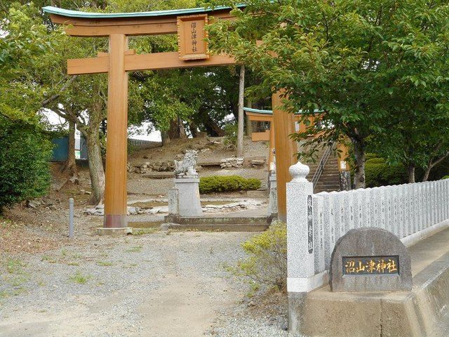 近くの沼山津神社まで700m（徒歩9分）