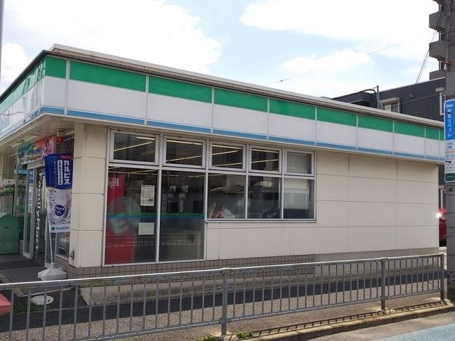 近くのファミリーマート様まで150m（徒歩2分）