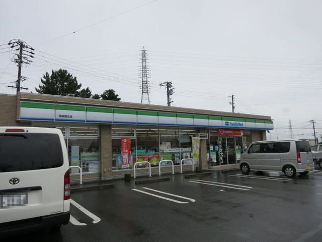 近くのファミリーマート 岡崎国正店まで550m(徒歩7分)