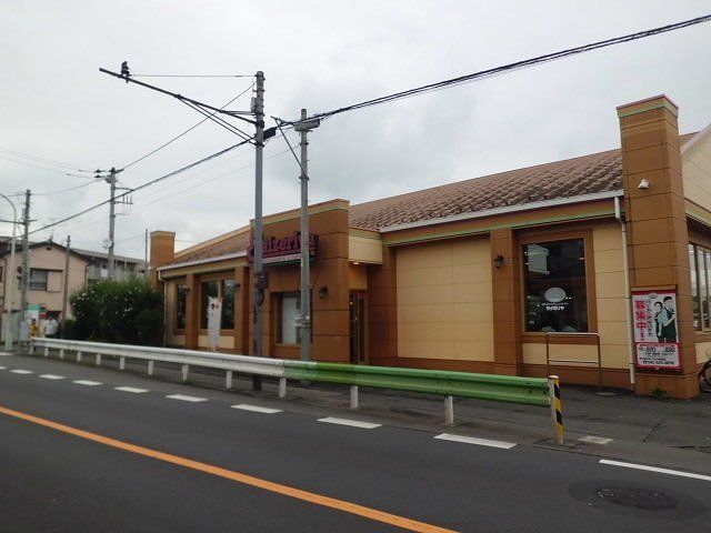 近くのサイゼリヤまで120m（徒歩2分）