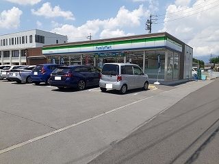 近くのファミリーマート佐久猿久保店まで350m（徒歩5分）