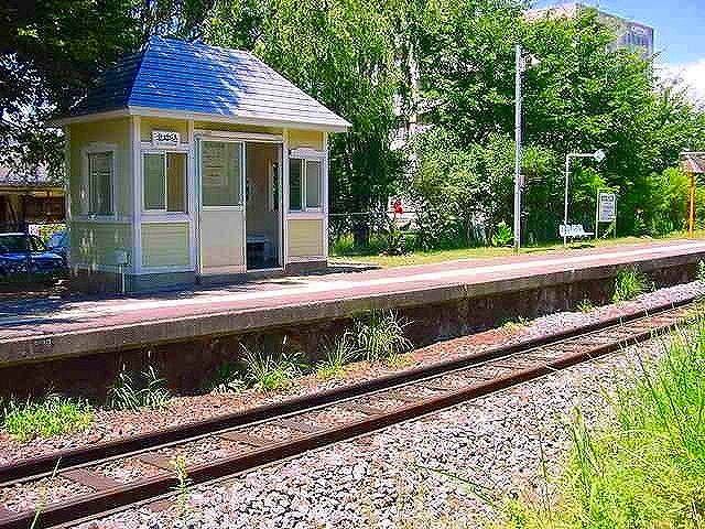 近くの北中込駅まで550m（徒歩7分）