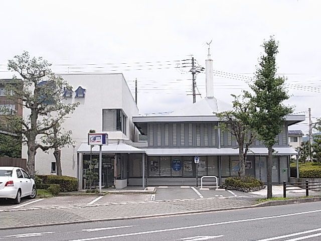 近くの銀行まで800m（徒歩10分）