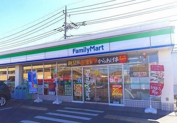 近くのファミリーマートまで500m(徒歩7分)