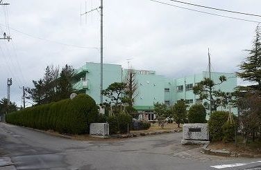 近くの燕市立燕北小学校まで450m(徒歩6分)