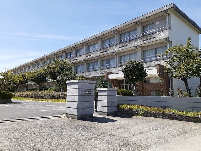 近くの花園小学校まで459m(徒歩6分)
