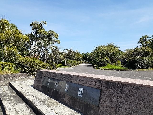 近くの花園公園まで717m(徒歩9分)