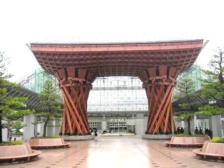 近くのＪＲ金沢駅まで1,400m（徒歩18分）