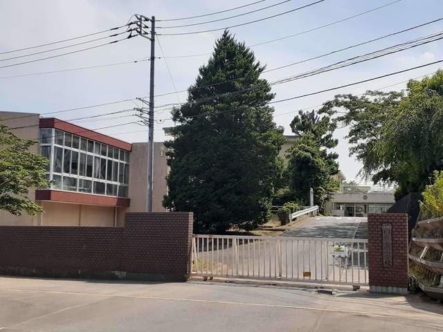 近くの石岡市立南小学校まで354m(徒歩5分)