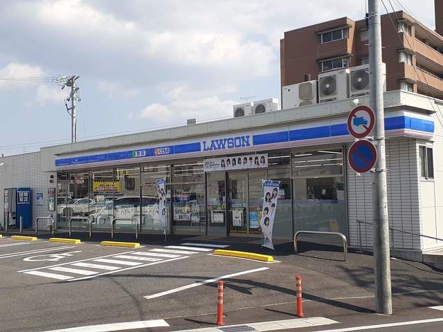 近くのローソンまで646m（徒歩9分）