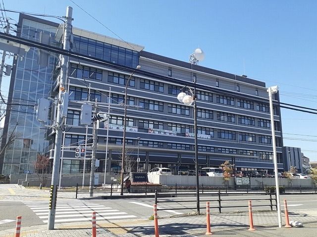 近くの弥冨市役所まで1,200m（徒歩15分）