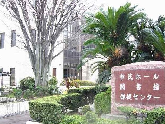 近くの弥富市図書館まで1,300m（徒歩17分）