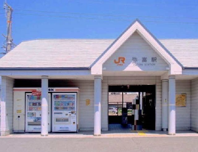 近くのＪＲ弥冨駅まで850m（徒歩11分）