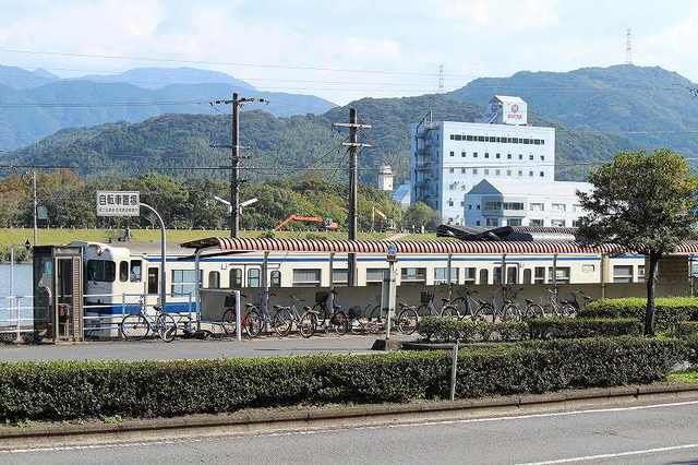 近くの鬼塚駅まで1,700m（徒歩22分）