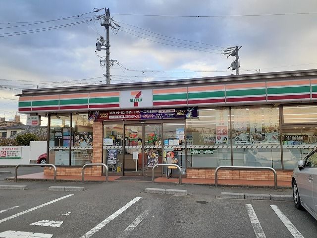 近くのセブンイレブン半田新居町店まで290m(徒歩4分)