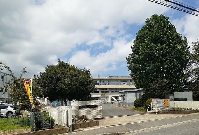 近くの小学校まで280m（徒歩4分）