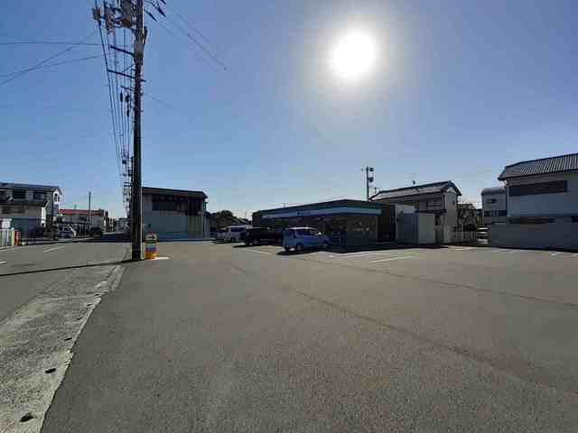 近くのファミリーマート 野市町西野店まで800m（徒歩10分）