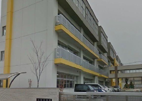 近くの大治中学校まで600m（徒歩8分）