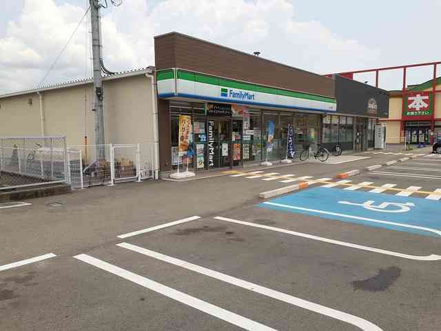 近くのファミリーマート打田上野店様まで912m(徒歩12分)