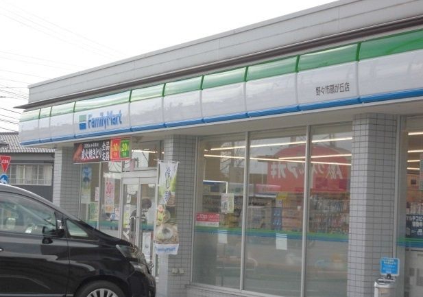 近くのファミリーマート野々市扇が丘店まで450m（徒歩6分）