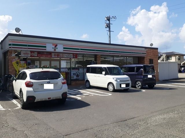 近くのコンビニまで1,000m（徒歩13分）