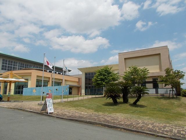 近くの合志市泉ヶ丘市民センターまで1,400m（徒歩18分）