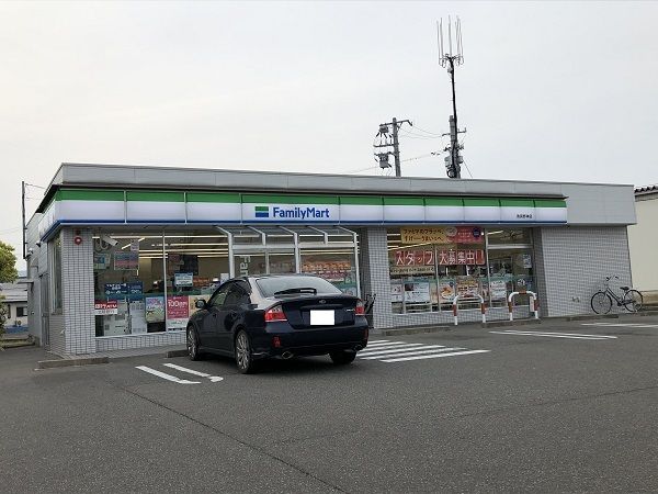 近くのファミリーマート敦賀野神店まで270m(徒歩4分)