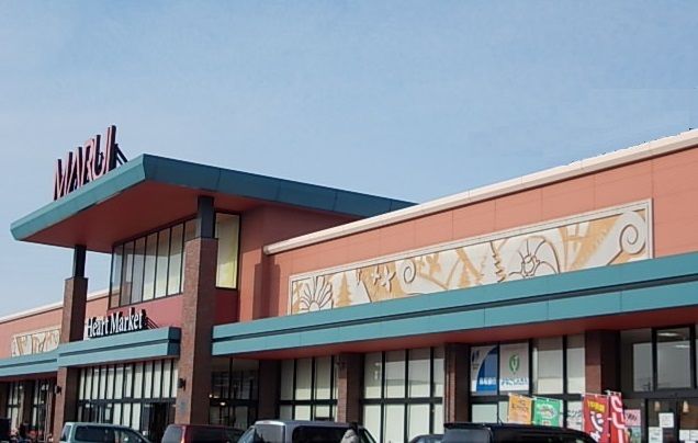 近くのマルイ両三柳店まで800m(徒歩10分)