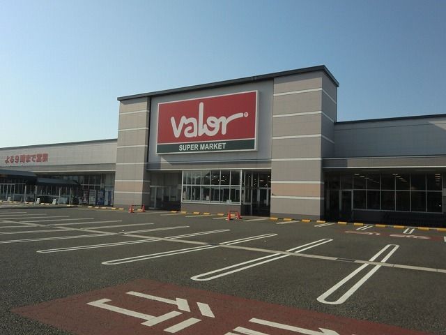 近くのバロー各務原中央店まで950m(徒歩12分)