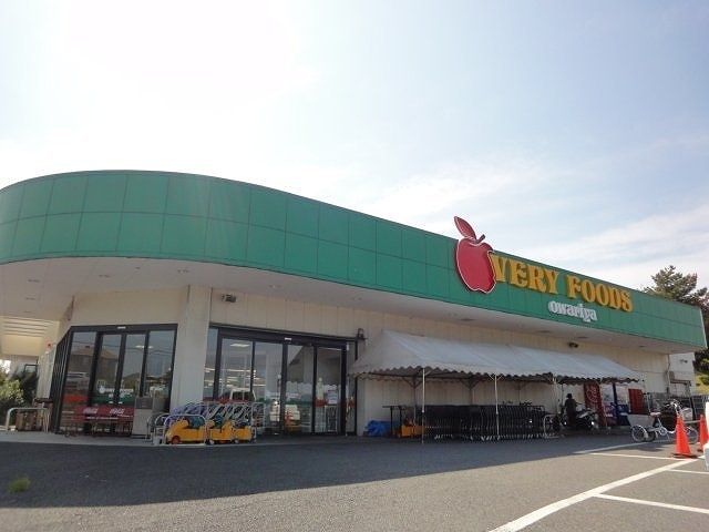 近くのスーパーまで800m（徒歩10分）