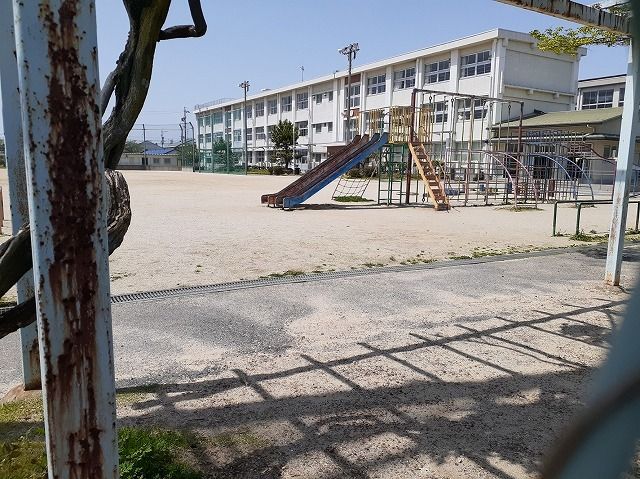 近くの岐阜市立且格小学校まで130m（徒歩2分）