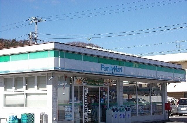 近くのファミリーマート 沼津岡一色南まで650m(徒歩9分)