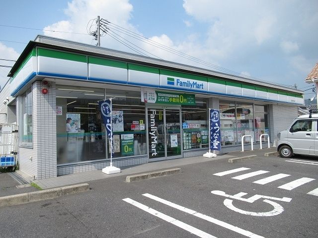 近くのファミリーマート名張希央台店様まで300m(徒歩4分)