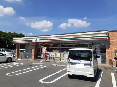 近くのセブンイレブン前橋青梨子町店まで230m(徒歩3分)