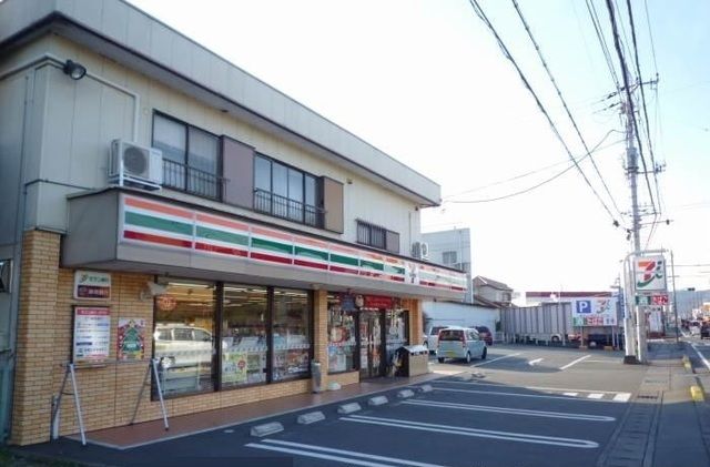 近くのコンビニまで130m（徒歩2分）