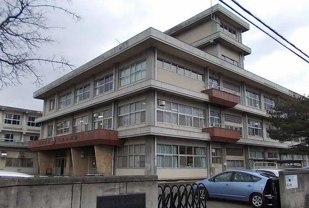 近くの福島市立瀬上小学校まで1,000m(徒歩13分)