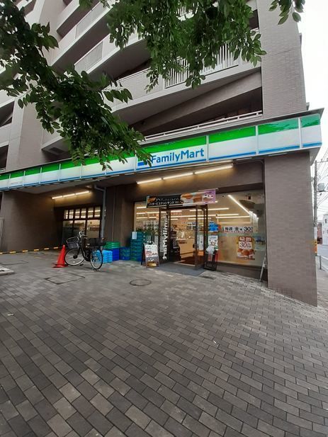 近くのファミリーマート小浦西五反田店まで350m（徒歩5分）