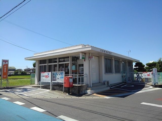 近くの丸亀郡家郵便局まで450m(徒歩6分)