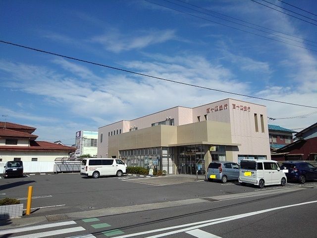 近くの百十四銀行丸亀南支店まで1,600m(徒歩20分)