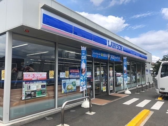 近くのローソンまで65m（徒歩1分）