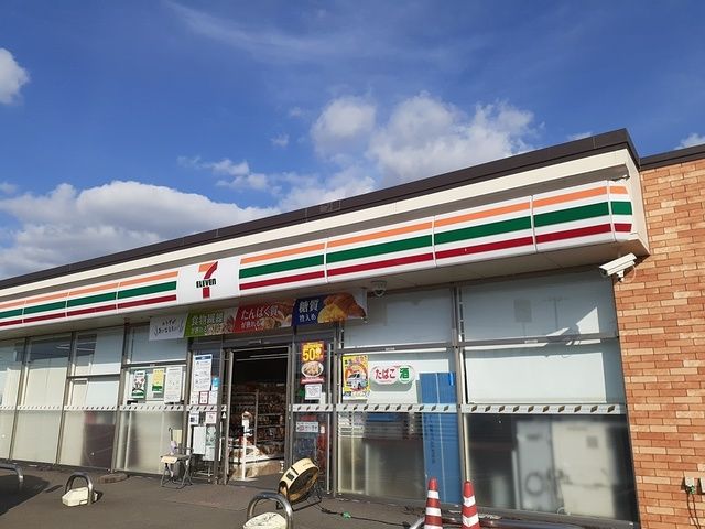 近くのコンビニまで1,200m（徒歩15分）