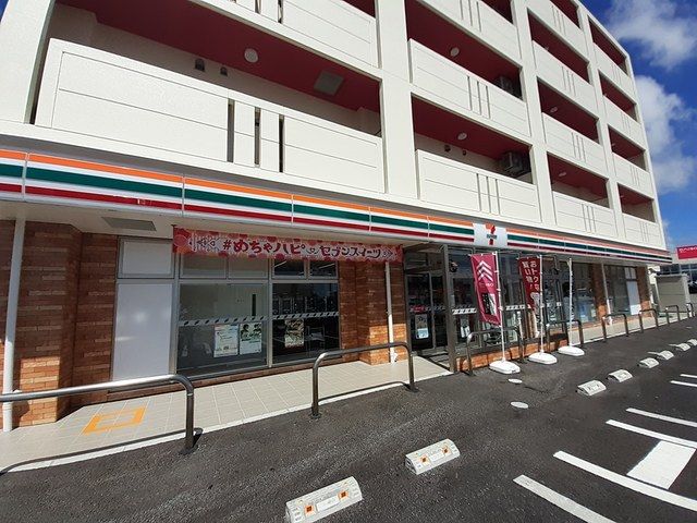 近くのセブンイレブン　読谷都屋店まで690m（徒歩9分）