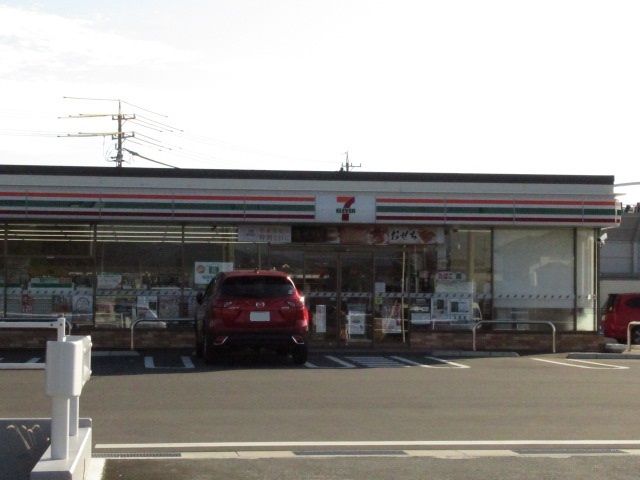 近くのコンビニまで800m（徒歩10分）