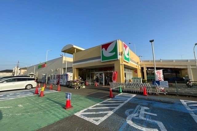 近くのヨークマート田名店まで750m（徒歩10分）