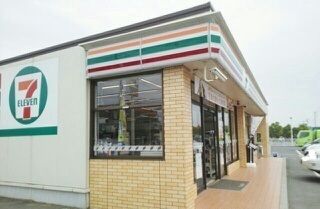 近くのコンビニまで130m（徒歩2分）