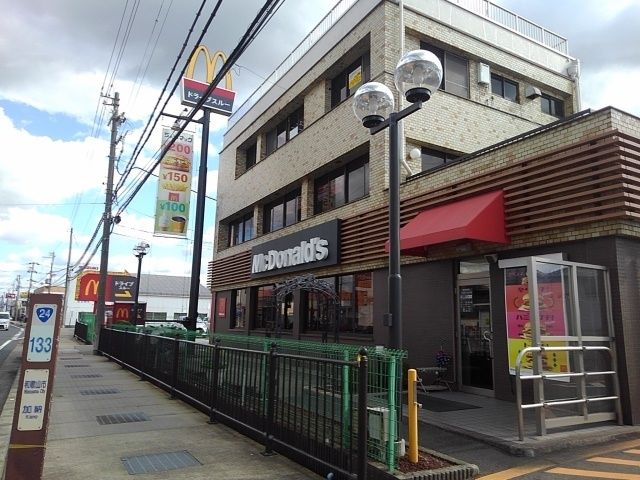 近くのマクドナルド２４号四ヶ郷店様まで500m（徒歩7分）