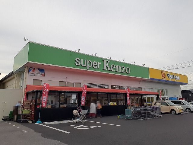 近くのＫＡＺＯケンゾーまで1,400m（徒歩18分）