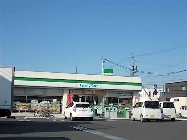 近くのファミリーマートＪＡいな竜東店まで200m（徒歩3分）