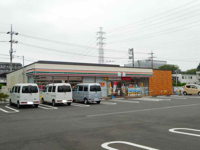 近くのセブンイレブンまで200m（徒歩3分）