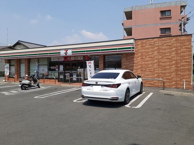 近くのセブンイレブン萩原店まで350m（徒歩5分）